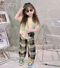Set áo in gấu quần ống suông dễ thương cho bé gái BGB123443