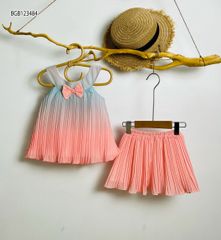 Set quần váy áo yếm dập ly dễ thương cho bé gái BGB123484