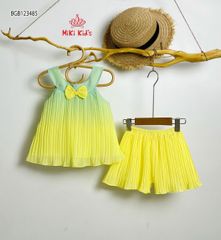 Set quần váy áo yếm dập ly dễ thương cho bé gái BGB123484