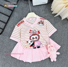 Set áo thun sọc cổ tim phối chân váy in Labubu (KO KÈM TÚI) dễ thương cho bé gái BGB124017