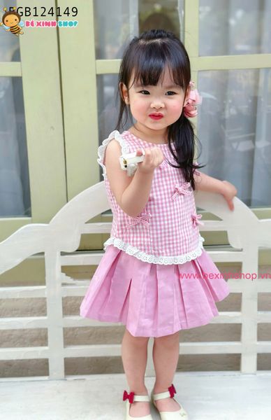 Set chân váy xếp ly phối áo caro đính nơ dễ thương cho bé gái BGB124149