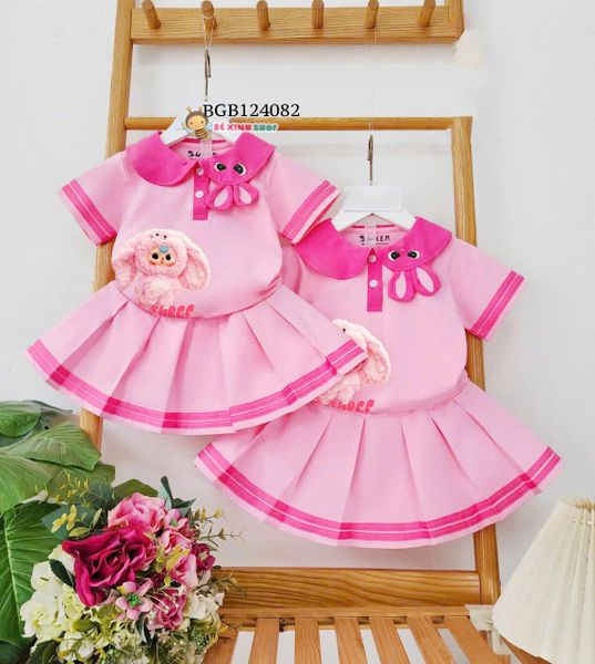 Set áo cổ bèo tai thỏ phối chân váy xếp ly dễ thương cho bé gái BGB124082