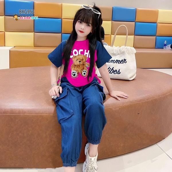 Bộ áo rút dây tay raplang gấu Cochi quần jeans mềm bo ống dễ thương cho bé gái đi chơi BXG952