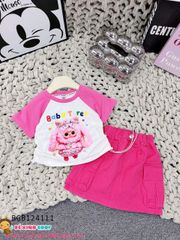 Set áo thun rút dây phối chân váy túi hộp kaki in Baby Three dễ thương cho bé gái BGB124111