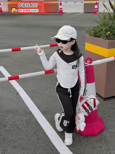 Set dài tay kiểu yếm phối quần loe thể thao 27 dễ thương cho bé gái BGB124056