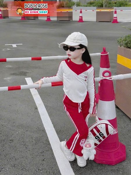 Set dài tay kiểu yếm phối quần loe thể thao 27 dễ thương cho bé gái BGB124056