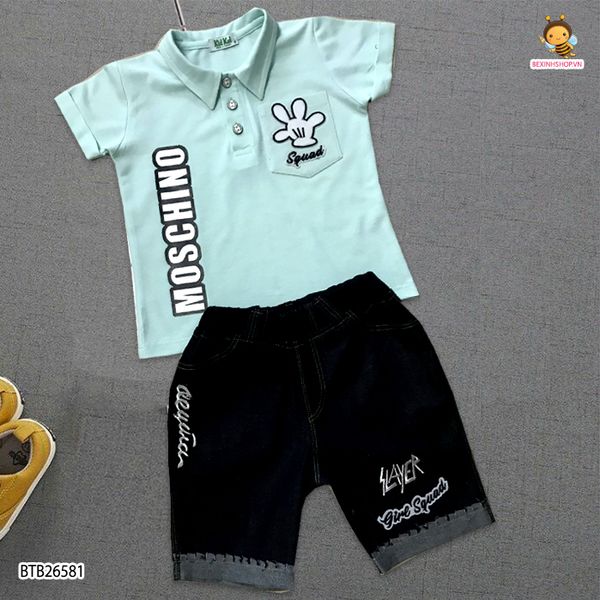 Set áo cổ trụ MOSCHINO quần jeans mềm dễ thương cho bé trai BTB26581