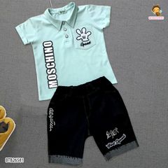 Set áo cổ trụ MOSCHINO quần jeans mềm dễ thương cho bé trai BTB26581