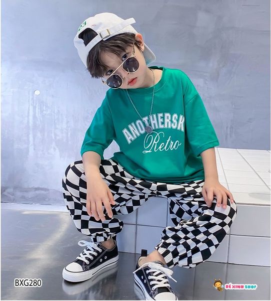 Bộ áo chữ Retro quần thụng caro dễ thương cho bé trai BXG279