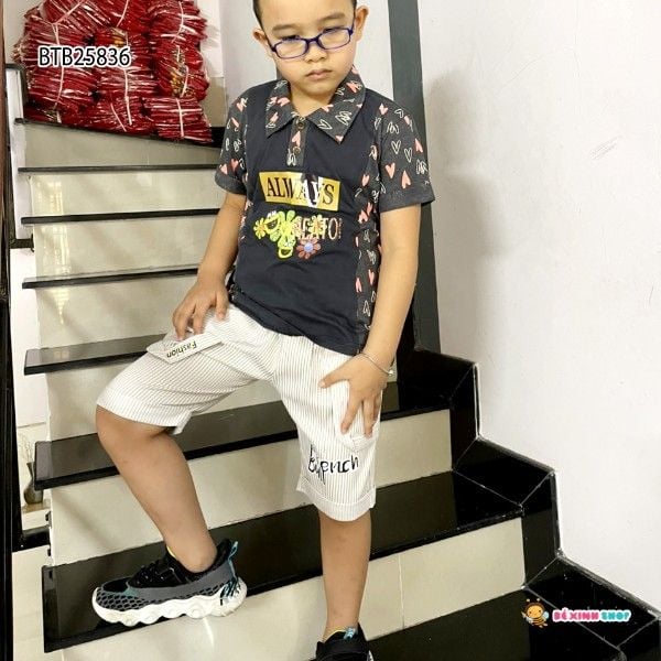 Set áo thun cổ trụ in tim ALWAYS quần kaki sọc ĐEN BTB25836