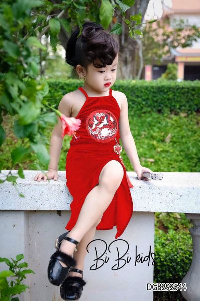 Sườn xám cách tân thêu hạc dễ thương cho bé gái đi lễ tết DGB292544