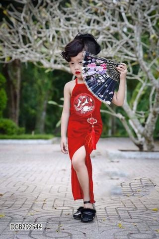 Sườn xám cách tân thêu hạc dễ thương cho bé gái đi lễ tết DGB292544