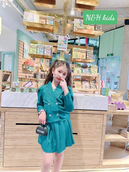 Set áo vest TAY DÀI chân váy xếp ly dễ thương cho bé gái BGB122996