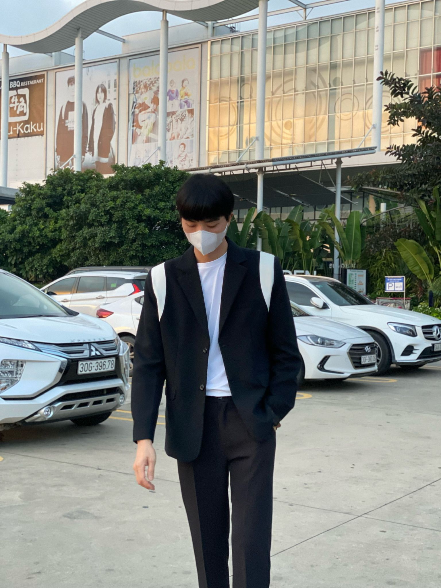 Set áo sơ mi trắng phối áo vest đen dài  Bán sỉ thời trang mỹ phẩm