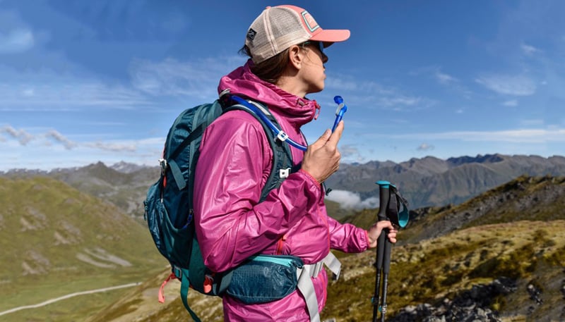 nen uong gi khi di trekking, leo nui