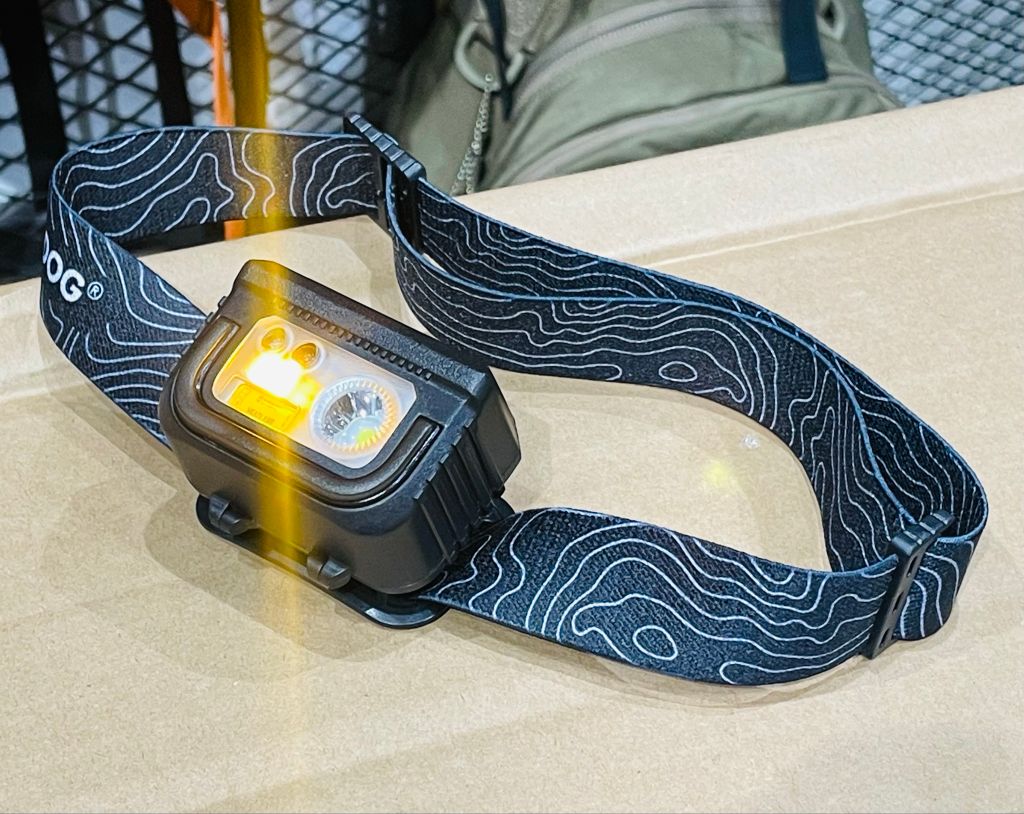 Đèn pin đội đầu cắm trại cảm biến vẫy tay Blackdog CBD2450ZM010