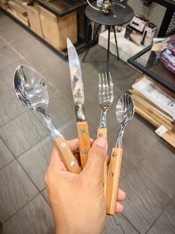 Bộ đồ bàn ăn dã ngoại 4 món (dao, muỗng, nĩa, muỗng cafe) cán gỗ vintage Vultura VTR-TW2404