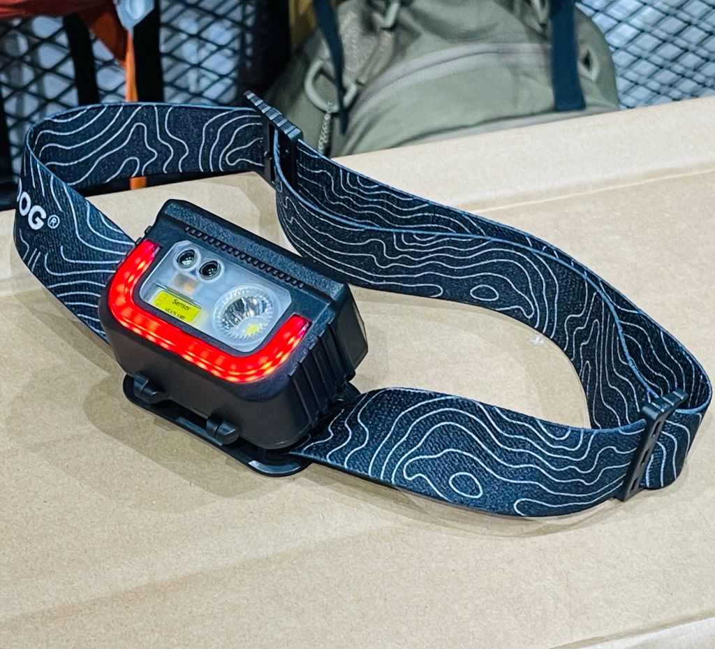 Đèn pin đội đầu cắm trại cảm biến vẫy tay Blackdog CBD2450ZM010