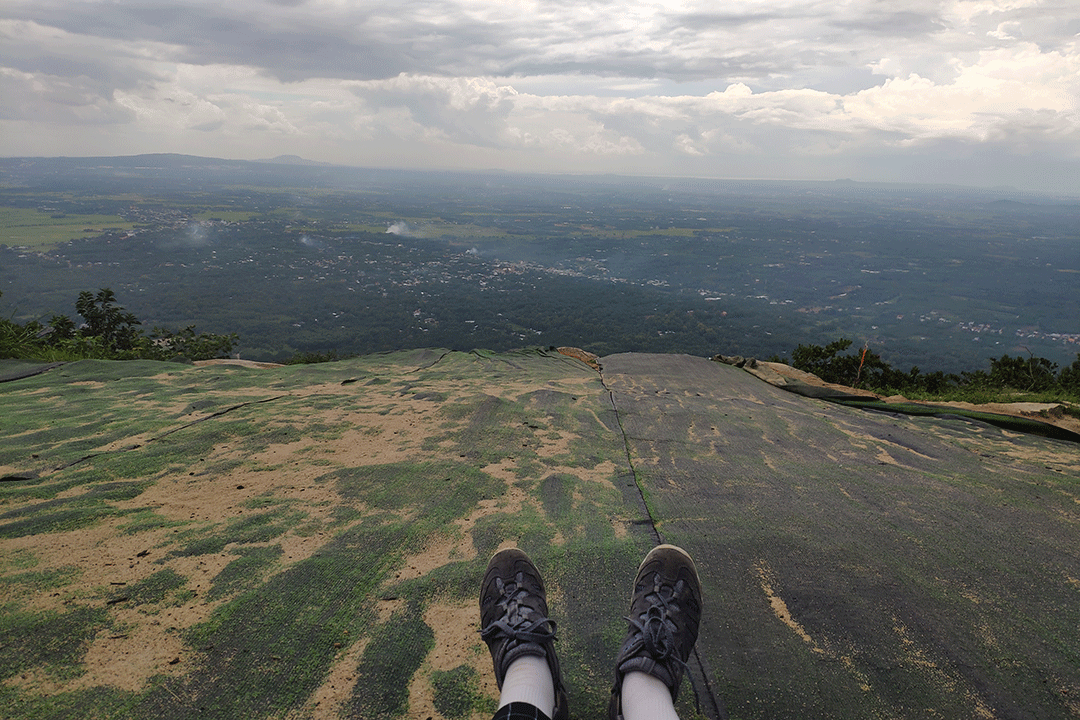 nui chua chan cung duong trekking cho nguoi moi bat dau