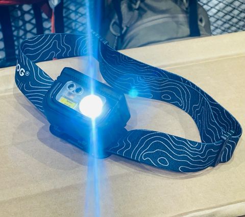 Đèn pin đội đầu cắm trại cảm biến vẫy tay Blackdog CBD2450ZM010