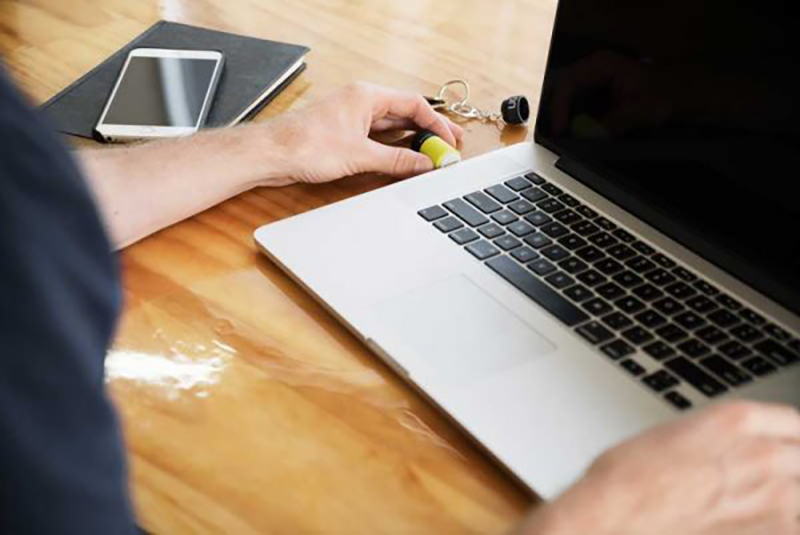 Đèn pin móc khóa UrbanGear MiniLight UT115YEL