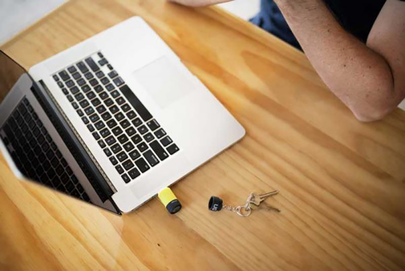 Đèn pin móc khóa UrbanGear MiniLight UT115YEL