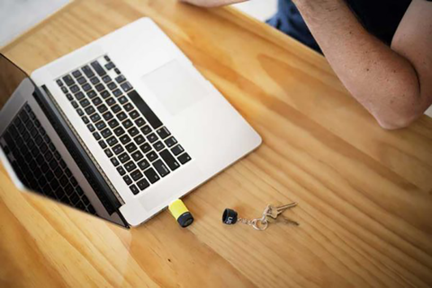 Đèn pin móc khóa UrbanGear MiniLight UT115YEL