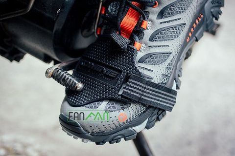 Miếng lót bảo vệ giày khi đi xe số móc