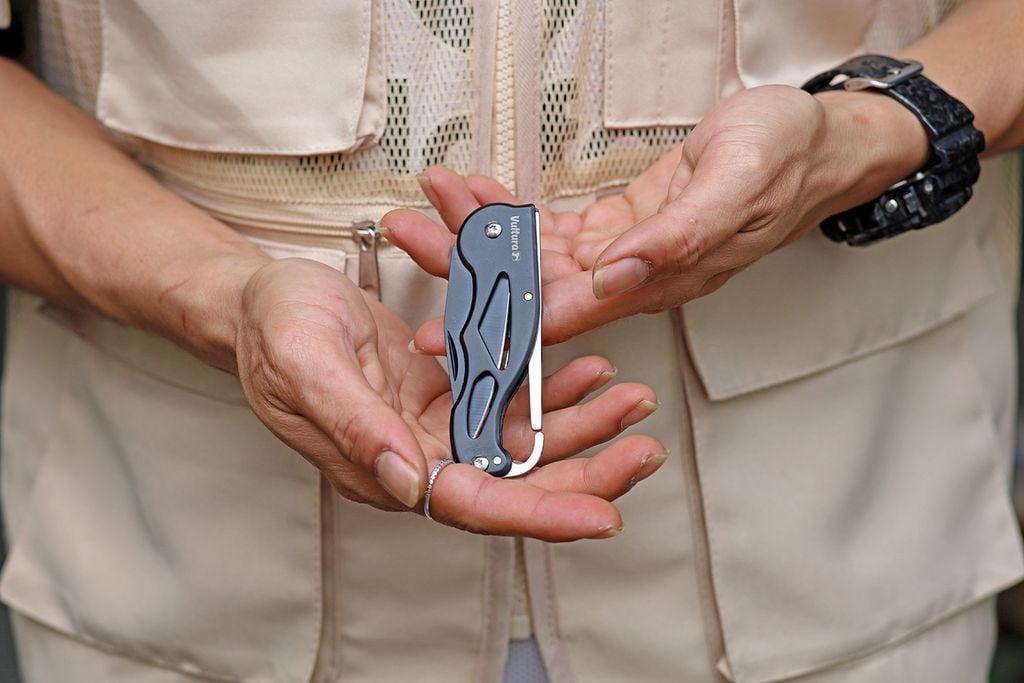 Dao xếp dã ngoại tích hợp móc Carabiner Vultura VTR-KN2403