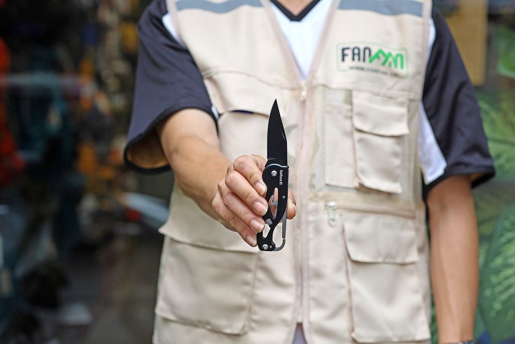 Dao xếp dã ngoại tích hợp móc Carabiner Vultura VTR-KN2403