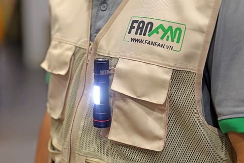 Đèn pin sạc dã ngoại 200 Lumen Vultura VTR-FL2401