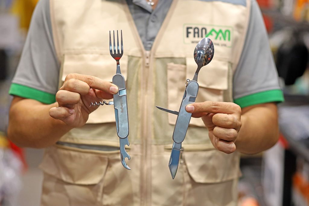 Bộ đồ ăn 2 mảnh dao muỗng nĩa dã ngoại 6 trong 1 Vultura VTR-TW2402