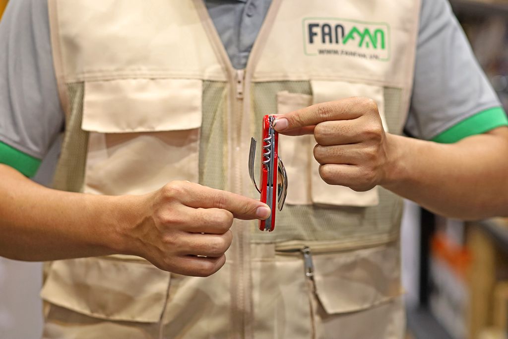 Bộ đồ ăn 2 mảnh dao muỗng nĩa dã ngoại 6 trong 1 Vultura VTR-TW2402