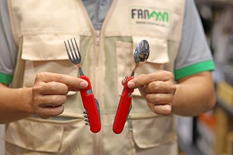 Bộ đồ ăn 2 mảnh dao muỗng nĩa dã ngoại 6 trong 1 Vultura VTR-TW2402