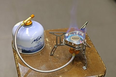 Bếp gas dã ngoại xếp gọn có đánh lửa Piezo và chắn gió Vultura VTR-GS2401