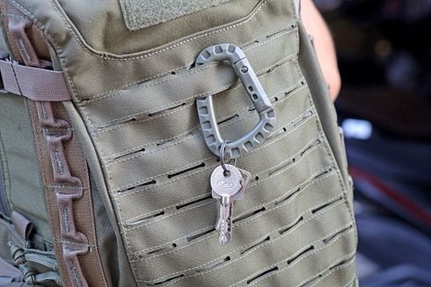 Carabiner tactical plastic chữ D Vultura VTR-CA2402