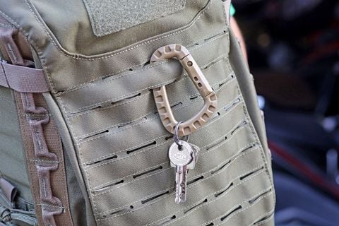 Carabiner tactical plastic chữ D Vultura VTR-CA2402