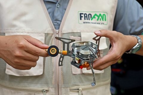 Bếp gas dã ngoại xếp gọn có đánh lửa Piezo và chắn gió Vultura VTR-GS2401