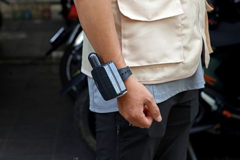 Phao hơi cứu sinh đeo tay chống đuối nước khẩn cấp Vultura VTR-SOS2401