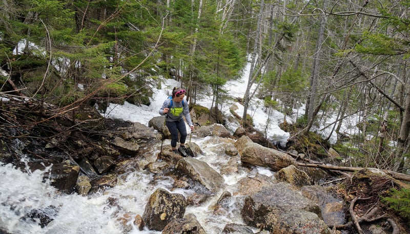 9 lý do nên sử dụng gậy khi đi trekking, leo núi kiem tra dia hinh