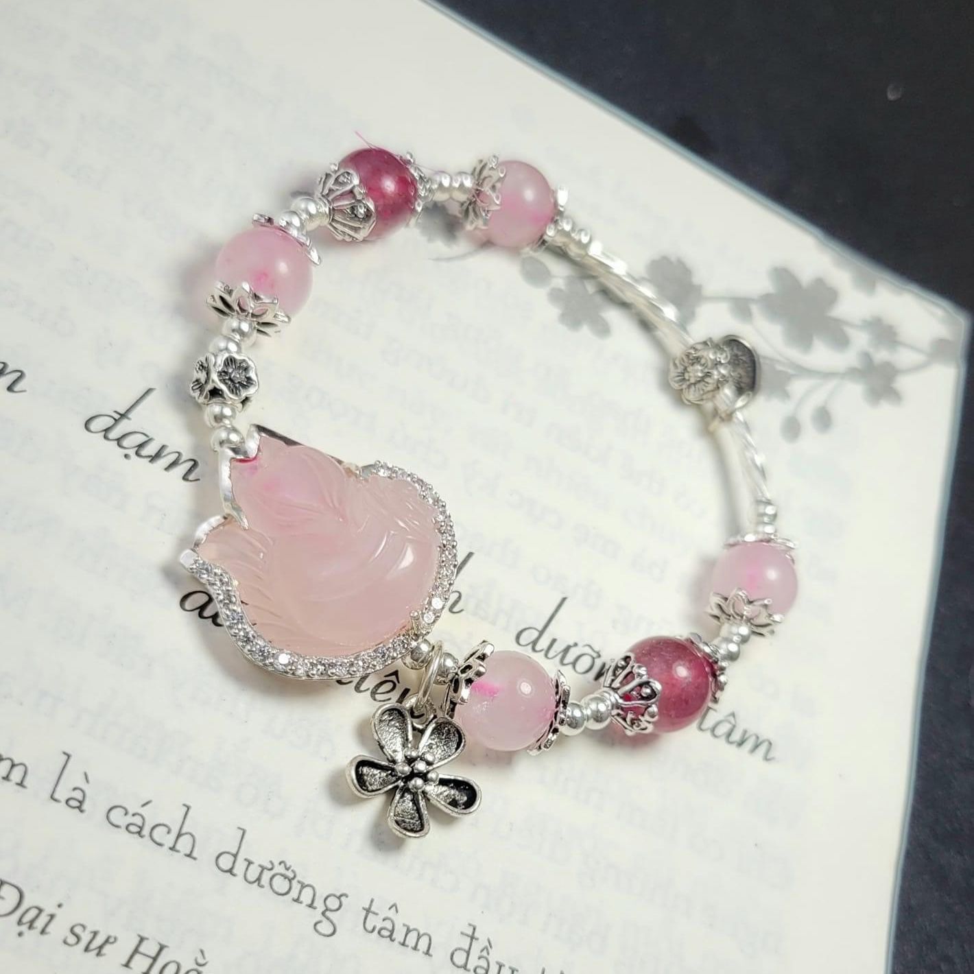  Vòng tay Hồ Ly Thạch Anh Hồng Mix Dâu Hồng Charm Bạc 