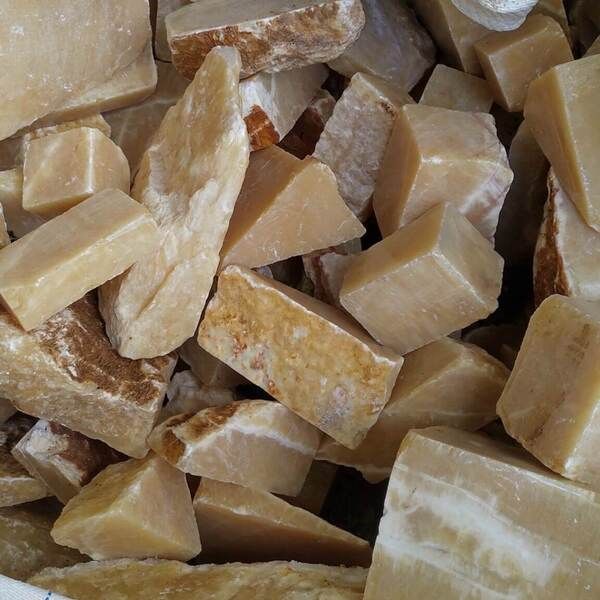  Đá Canxit vàng (ngọc Hoàng Long) vụn thô 