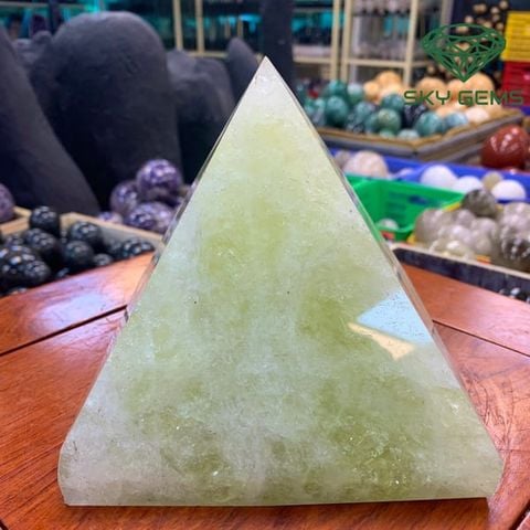  Kim tự tháp Thạch anh vàng 