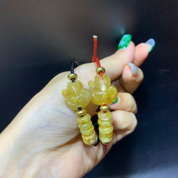 Lắc tay thạch anh tóc vàng cho người mệnh Kim