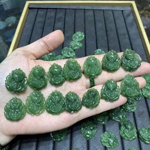 Mặt Dây Chuyền Hồ Ly Chúa Ốm Hoa Ngọc Bích