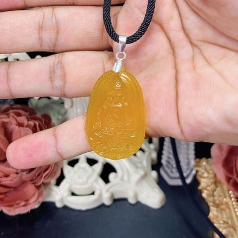 Mặt Phật Bản Mệnh Mã Não Vàng