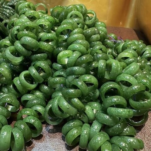 Nhẫn Ngọc Bích Tự Nhiên