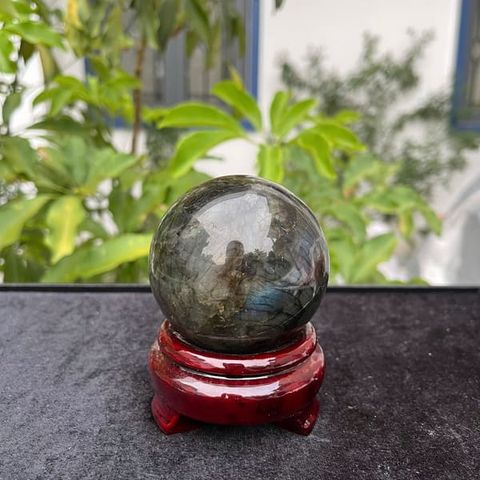 Quả Cầu Đá Xà Cừ Labradorite 6.7cm