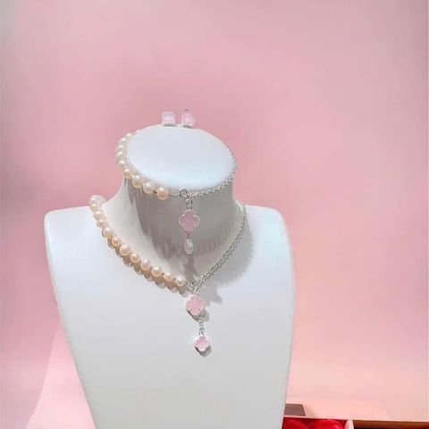 Set Ngọc Trai Mix Bạc và Charm Cỏ 4 Lá – Vẻ Đẹp Từ Thiên Nhiên