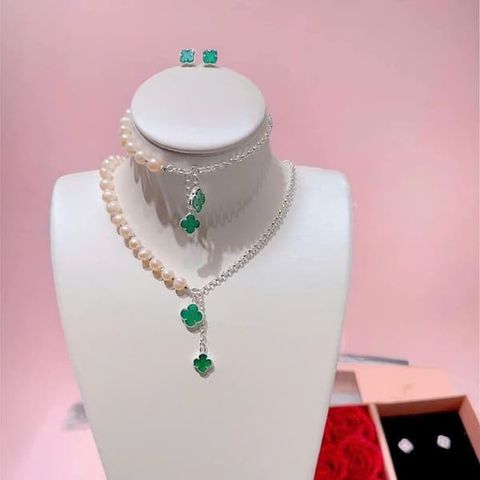 Set Ngọc Trai Mix Bạc và Charm Cỏ 4 Lá – Vẻ Đẹp Từ Thiên Nhiên